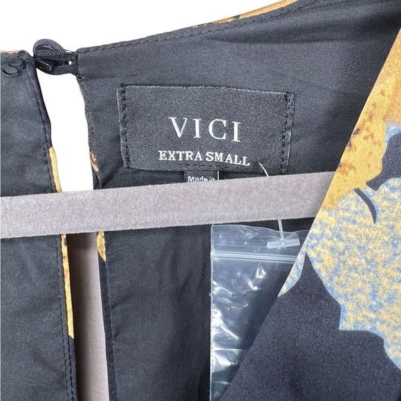 NWT VICI COLLECTION Magnificent satin drape mini dress size XS - Picture 8 of 11
